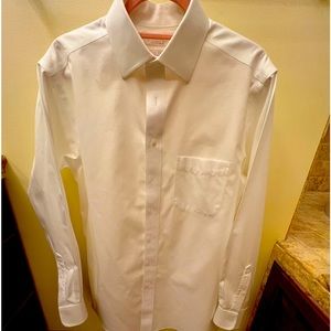 Roundtree and Yorke fitted men’s dress shirt